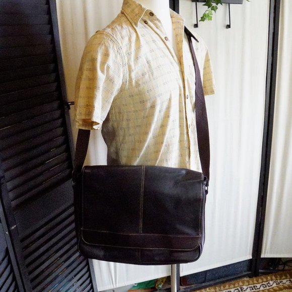 WILSON LEATHER Crossbody Messenger Bag Tablet Case - Picture 1 of 8